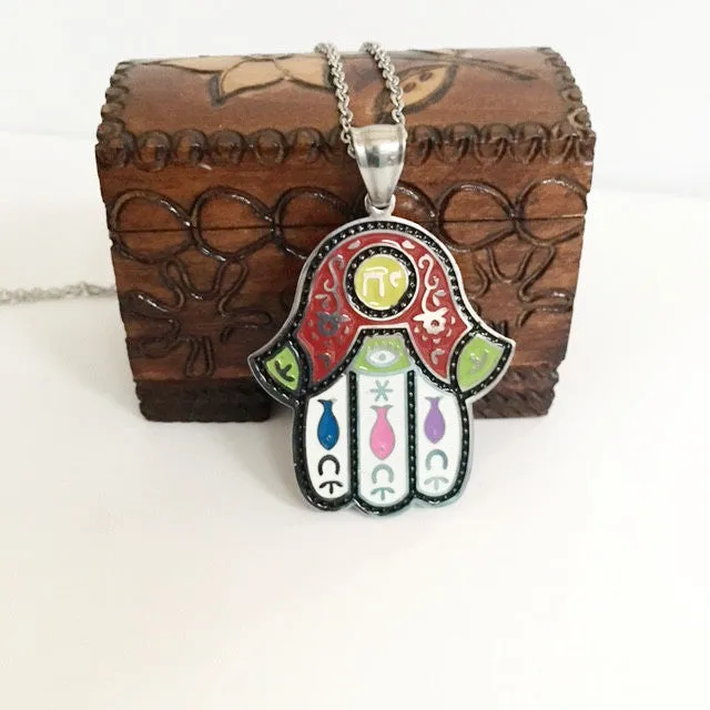 Necklace/beautiful hamsa